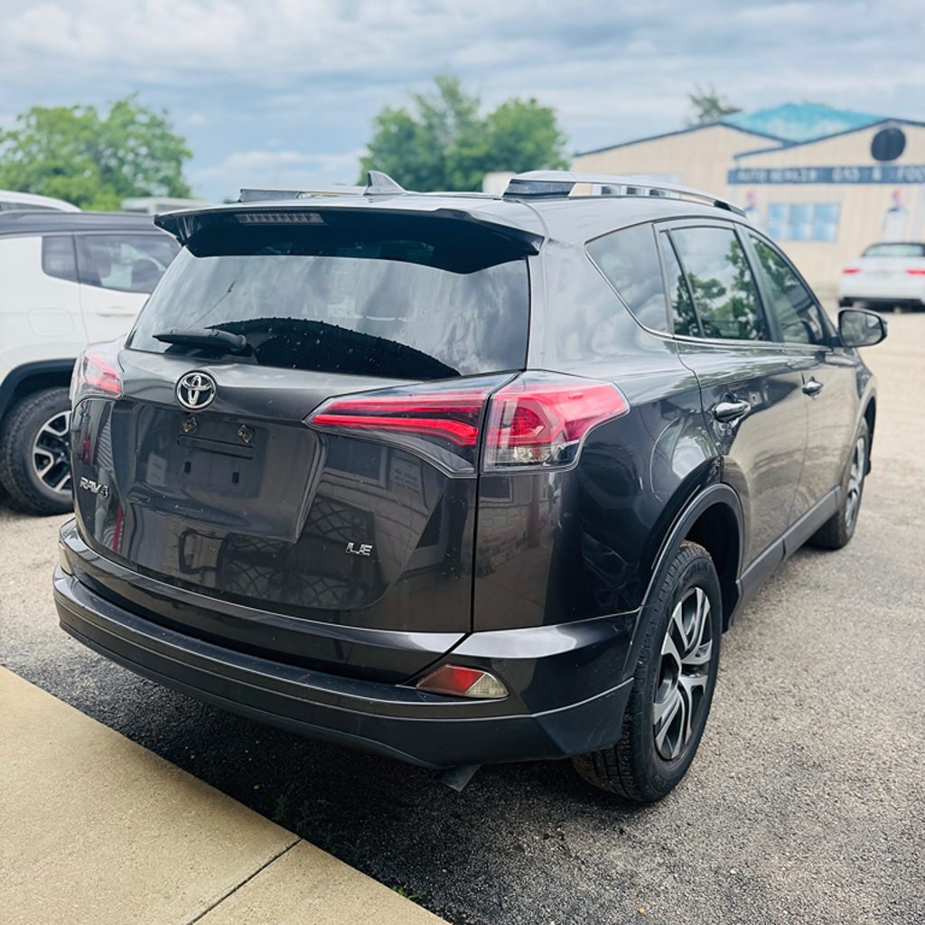 Additional photo of vehicle.