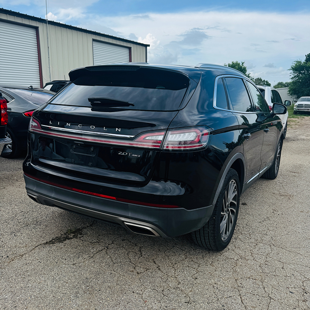 Additional photo of vehicle.