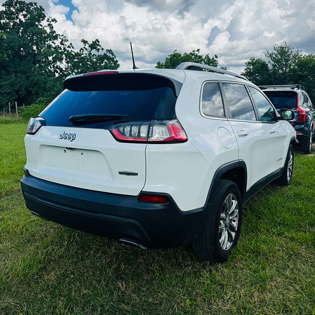Additional photo of vehicle.