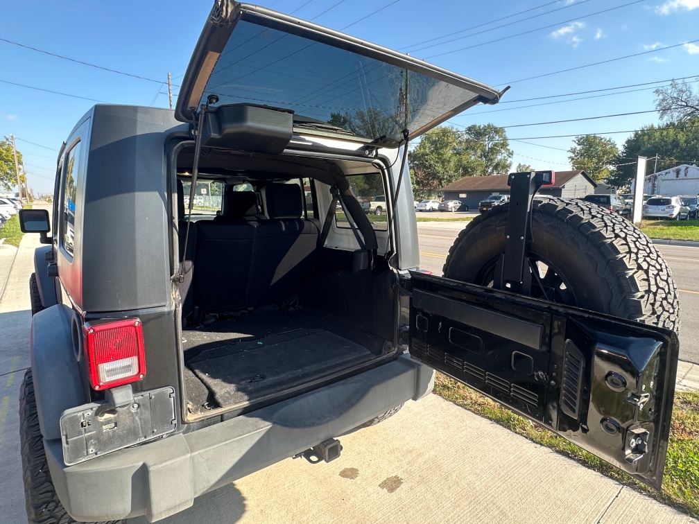 Additional photo of vehicle.