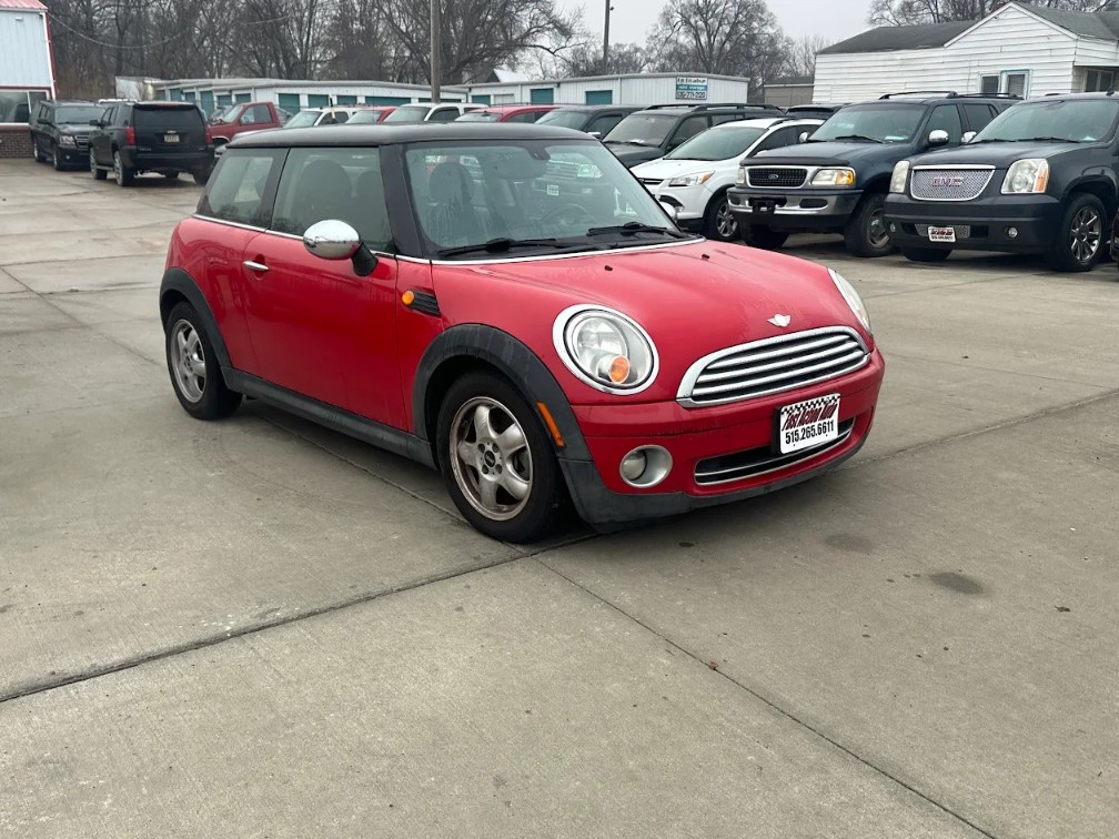 Additional photo of vehicle.