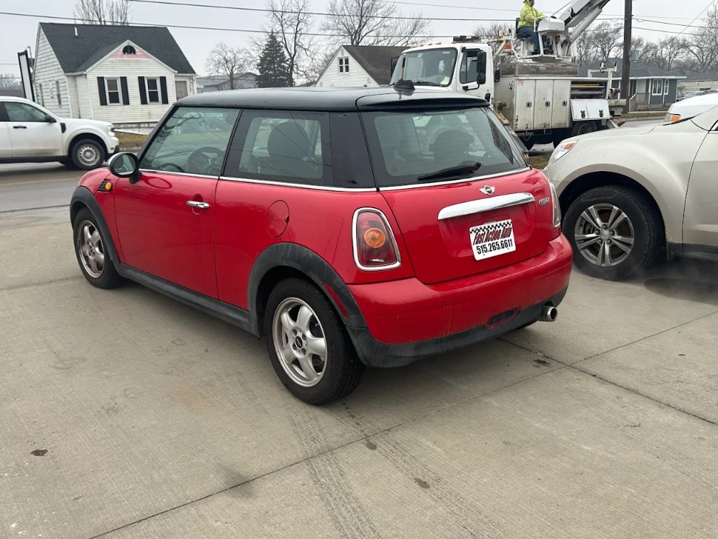 Additional photo of vehicle.