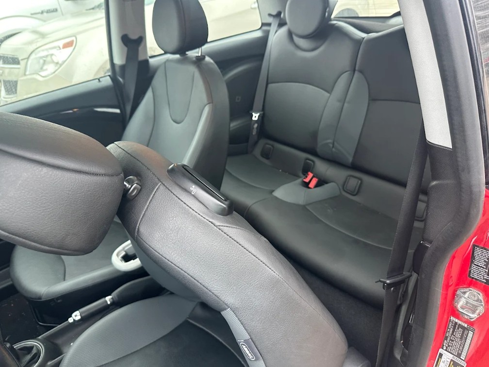 Additional photo of vehicle.