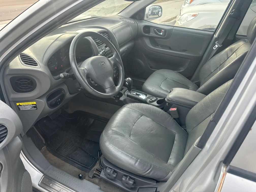 Additional photo of vehicle.