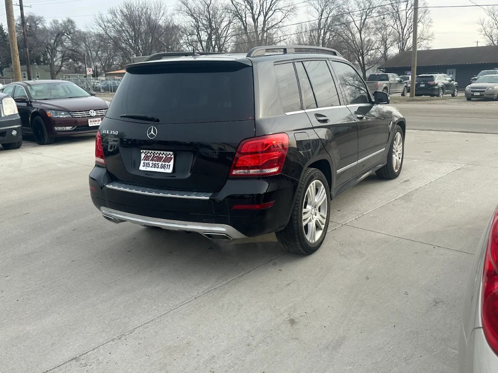 Additional photo of vehicle.