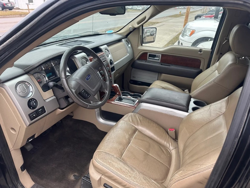 Additional photo of vehicle.