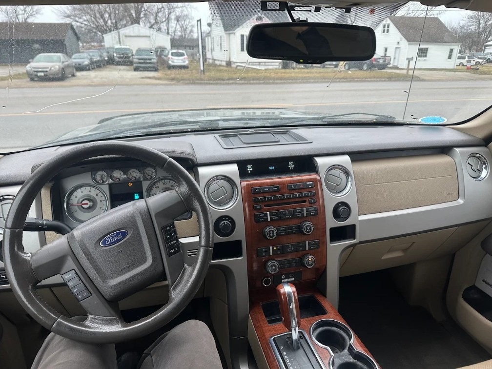 Additional photo of vehicle.