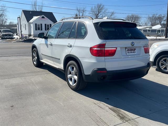 Additional photo of vehicle.