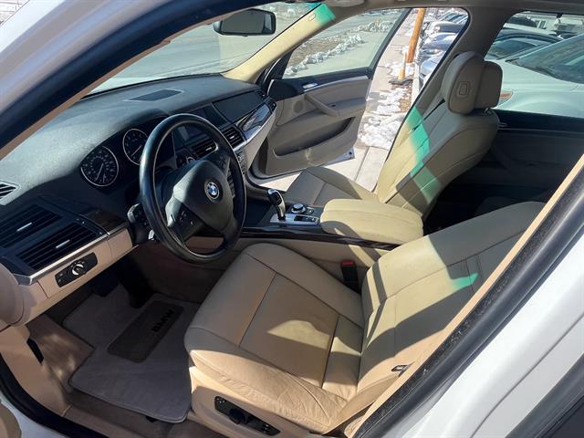 Additional photo of vehicle.