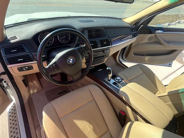 Additional photo of vehicle.