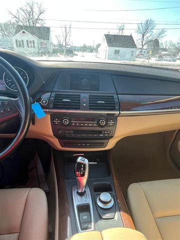 Additional photo of vehicle.