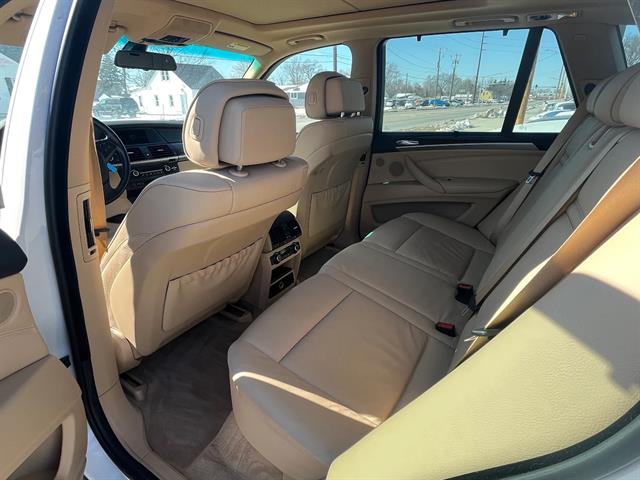 Additional photo of vehicle.