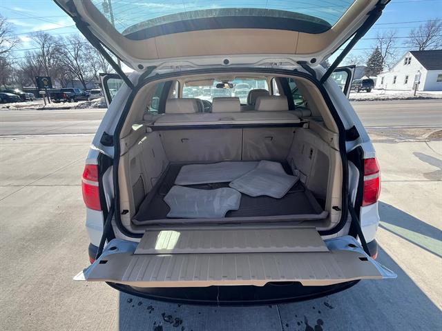 Additional photo of vehicle.