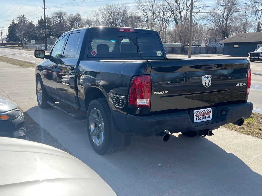 Additional photo of vehicle.