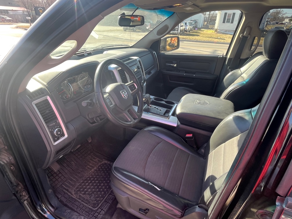 Additional photo of vehicle.