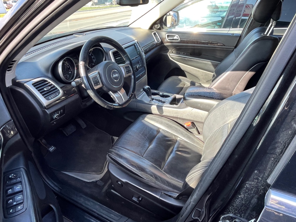 Additional photo of vehicle.