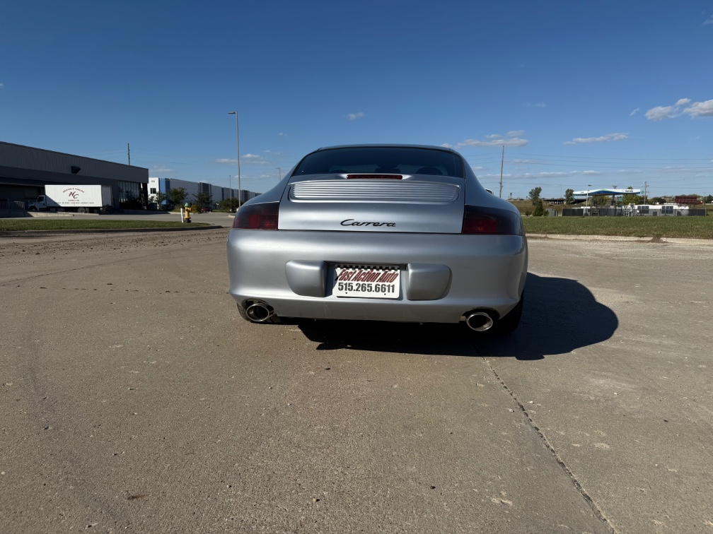 Additional photo of vehicle.