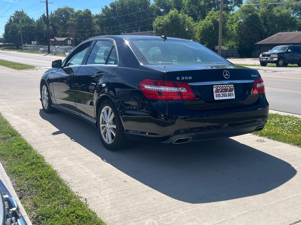 Additional photo of vehicle.