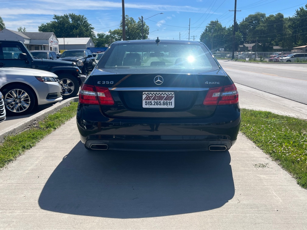 Additional photo of vehicle.
