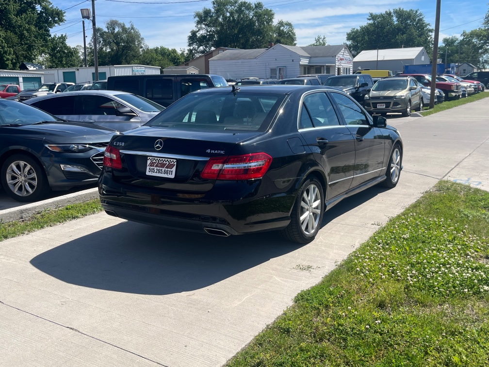Additional photo of vehicle.