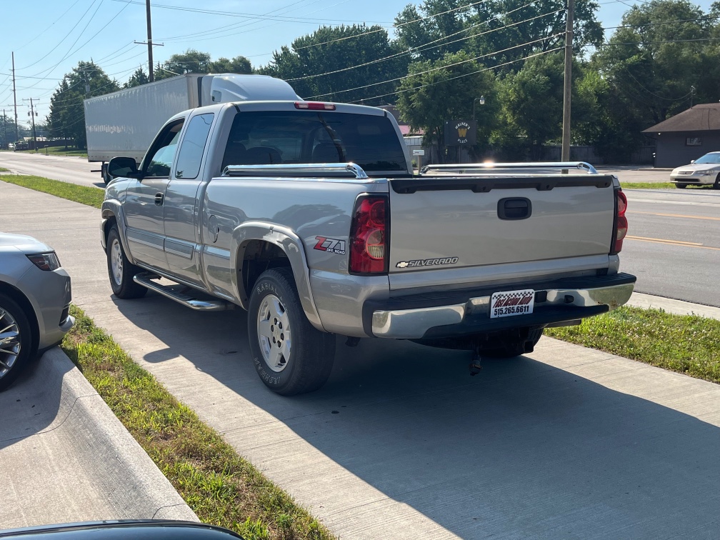 Additional photo of vehicle.