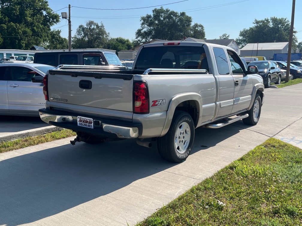 Additional photo of vehicle.