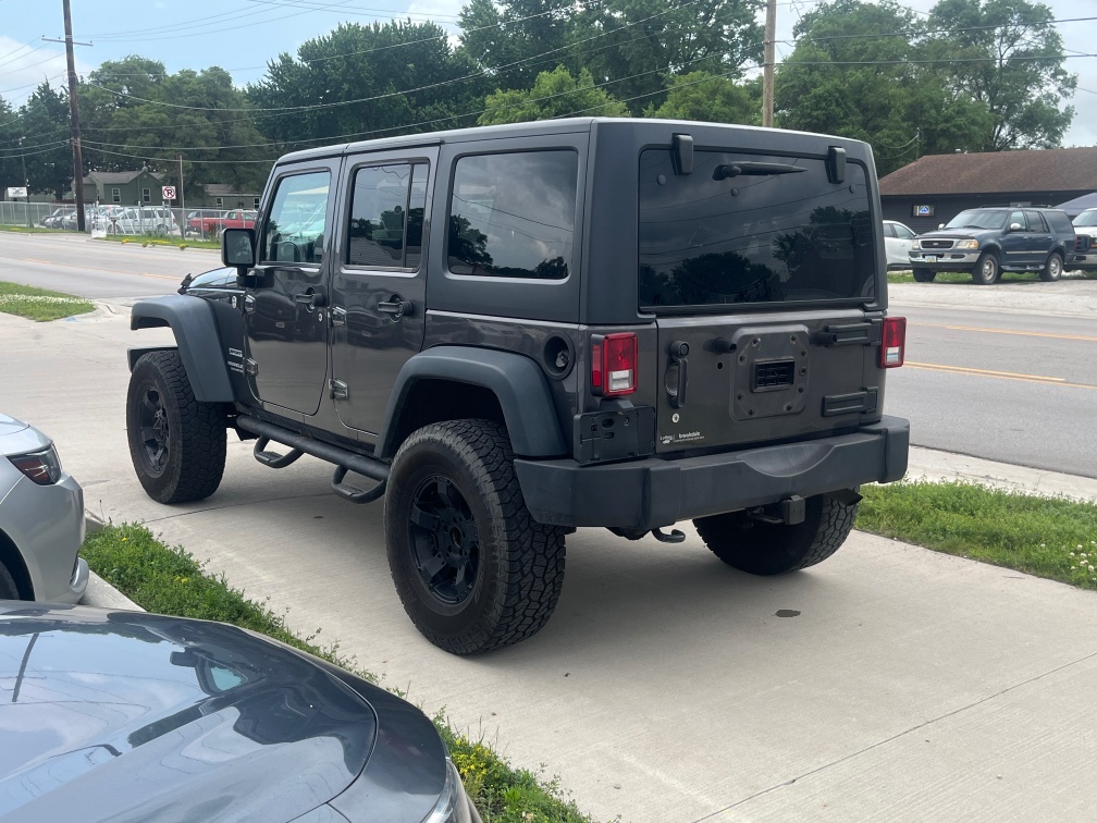 Additional photo of vehicle.
