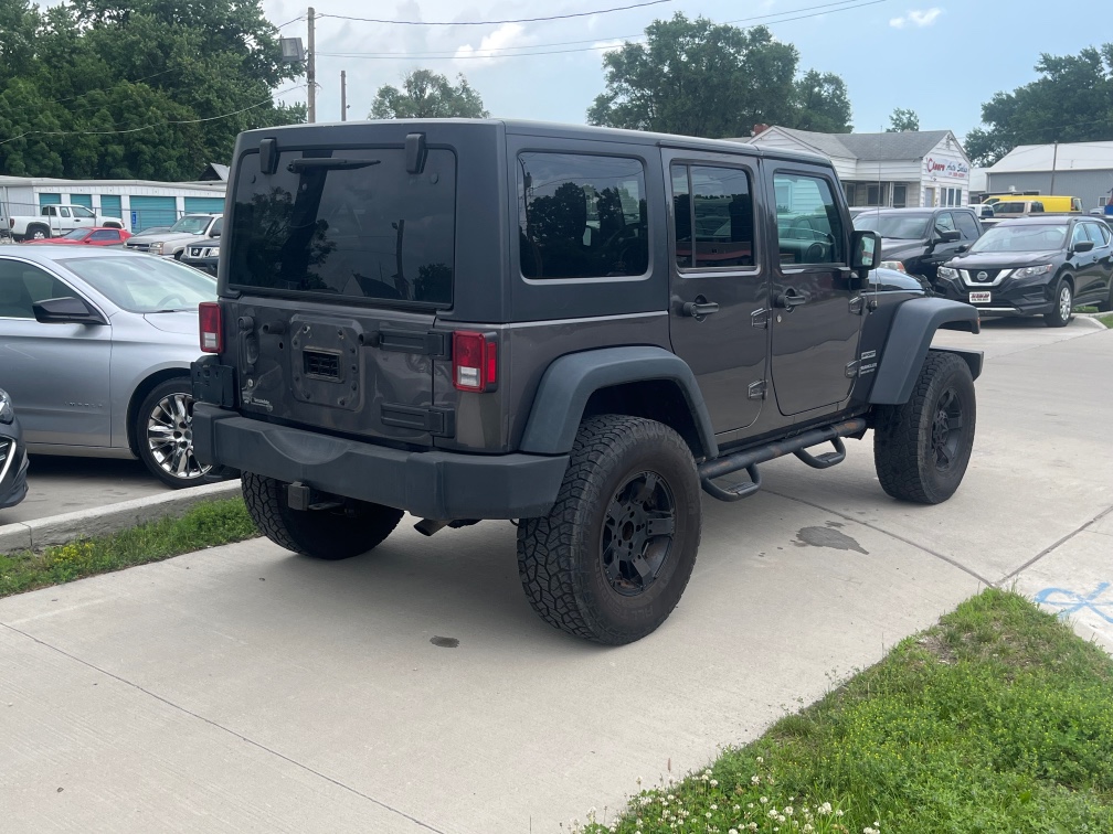 Additional photo of vehicle.
