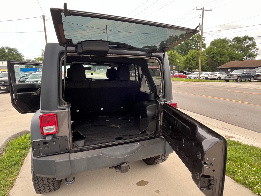 Additional photo of vehicle.