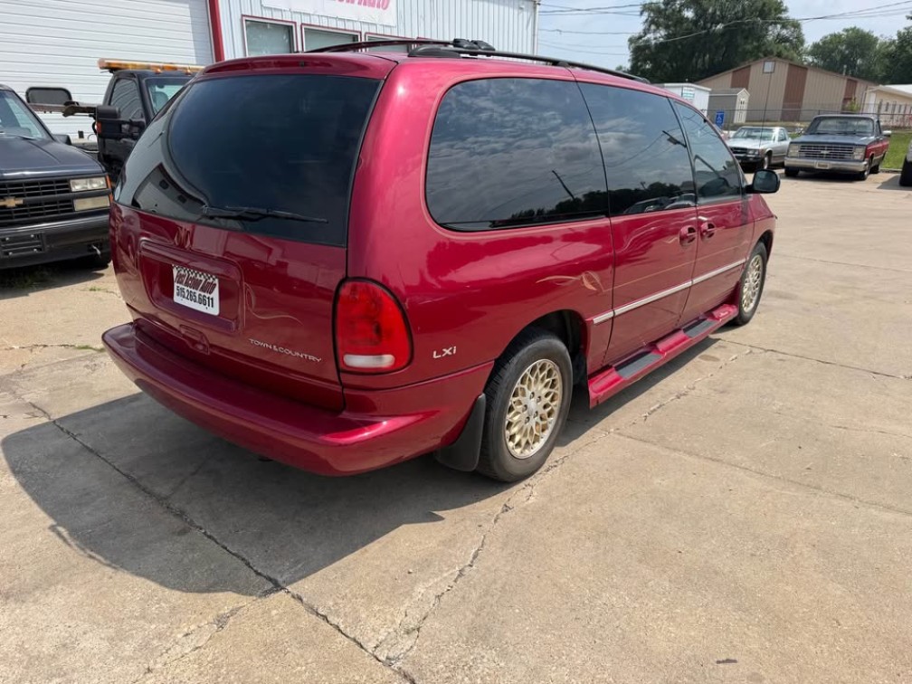 Photo of 1998 CHRYSLER TOWN & COUNTRY