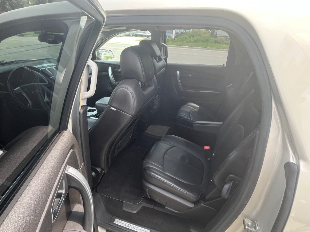 Additional photo of vehicle.