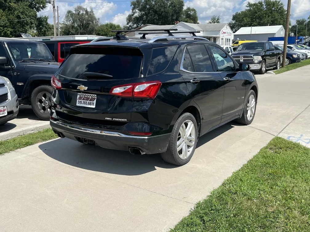Additional photo of vehicle.