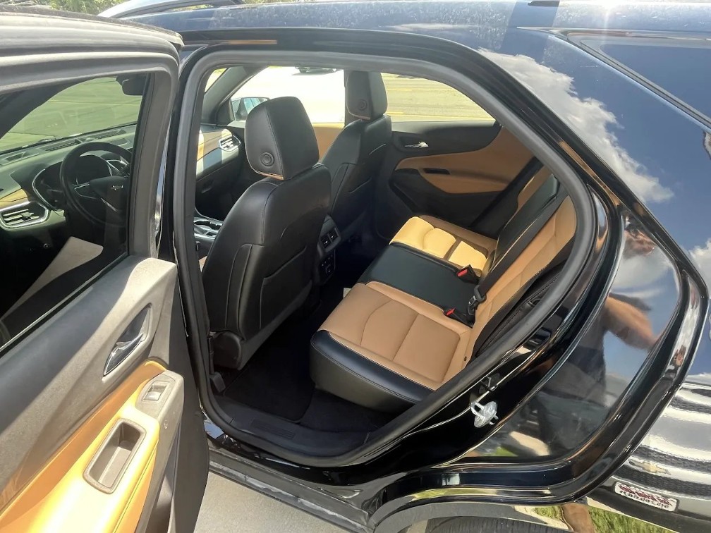 Additional photo of vehicle.
