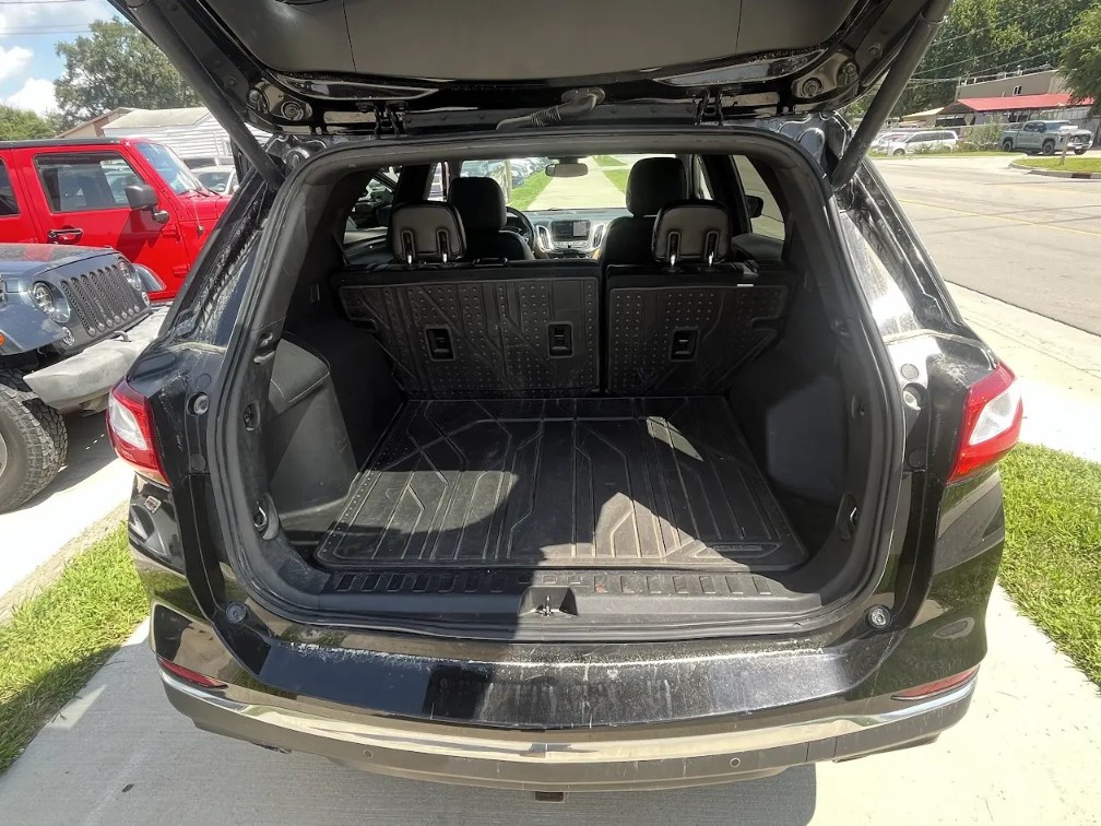 Additional photo of vehicle.