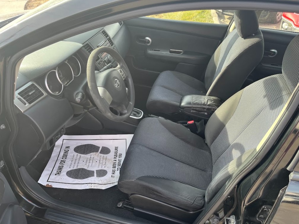 Additional photo of vehicle.