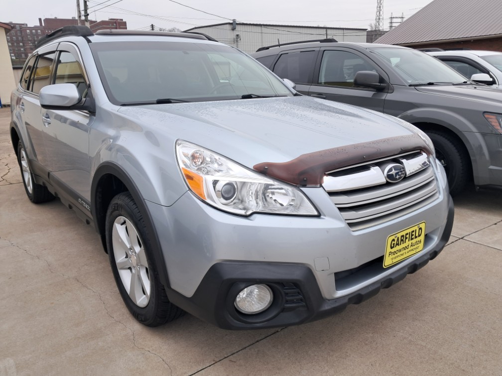 2013 Subaru Outback Premium's photo