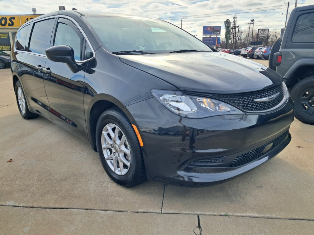 2023 CHRYSLER VOYAGER PASSENGER VAN's photo