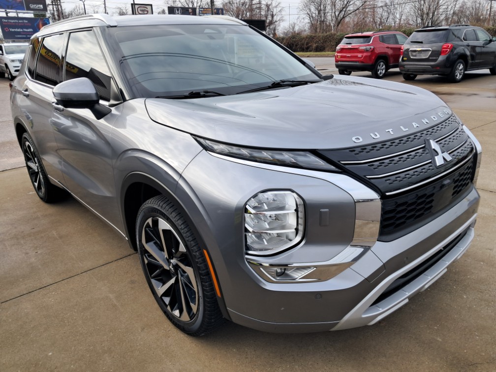 2022 Mitsubishi Outlander SEL Special Edition's photo