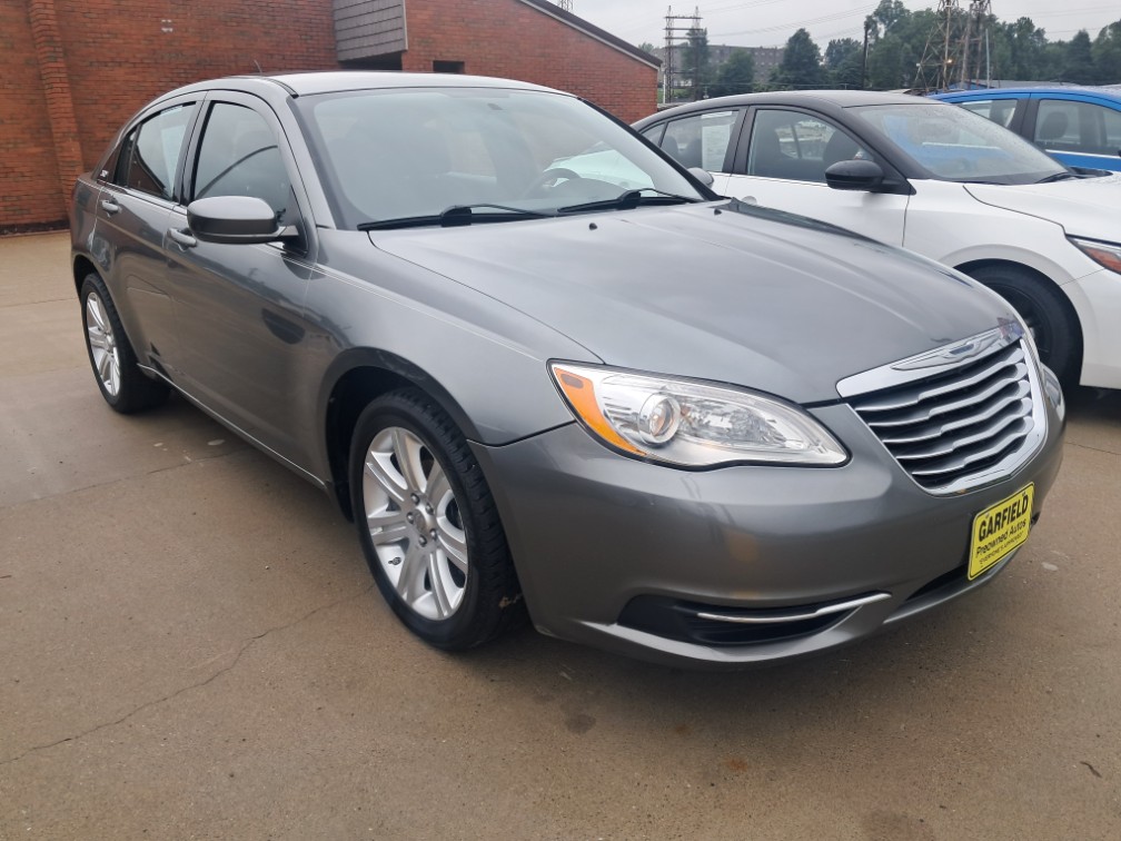 2013 Chrysler 200 LX's photo