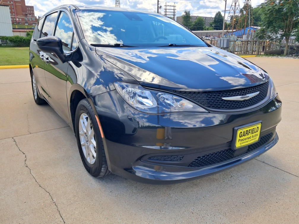 Photo of 2023 CHRYSLER VOYAGER