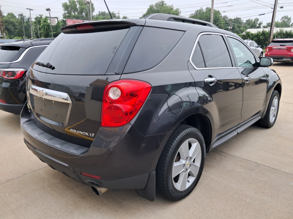 Additional photo of vehicle.