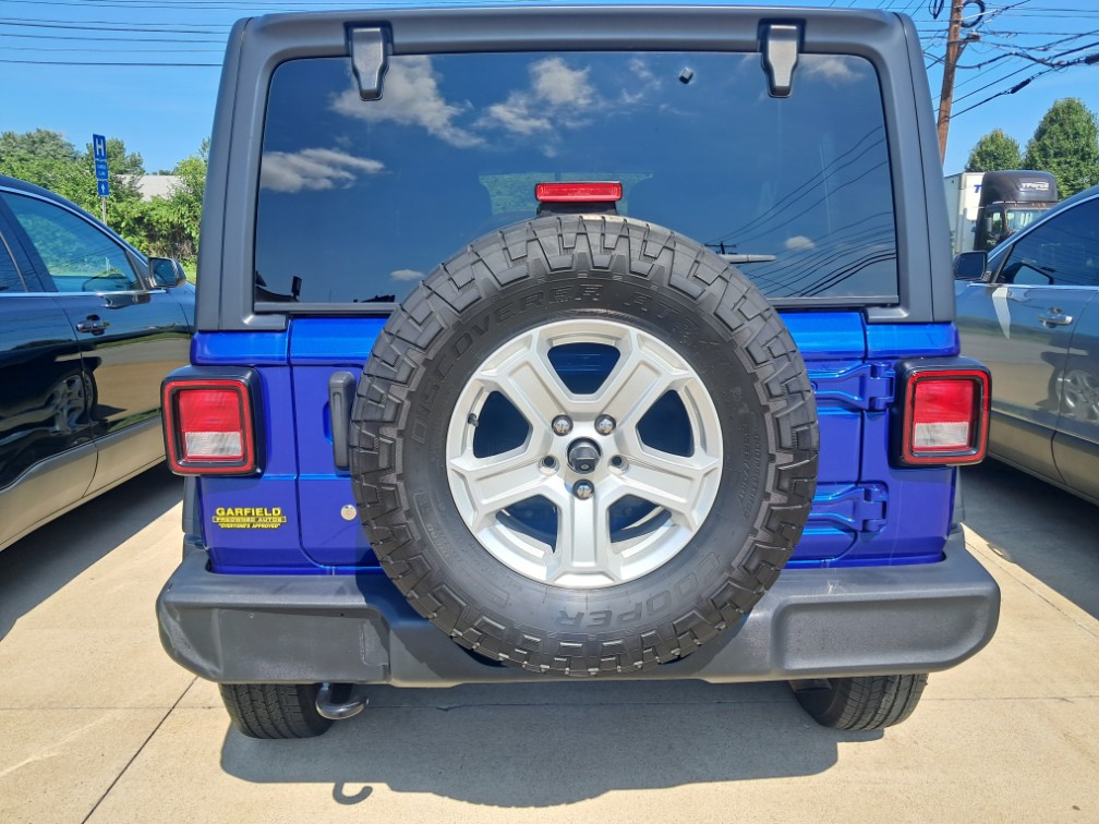Additional photo of vehicle.