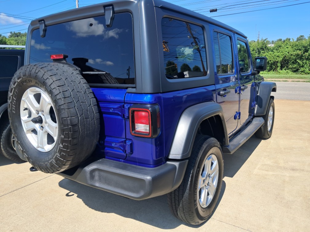 Additional photo of vehicle.