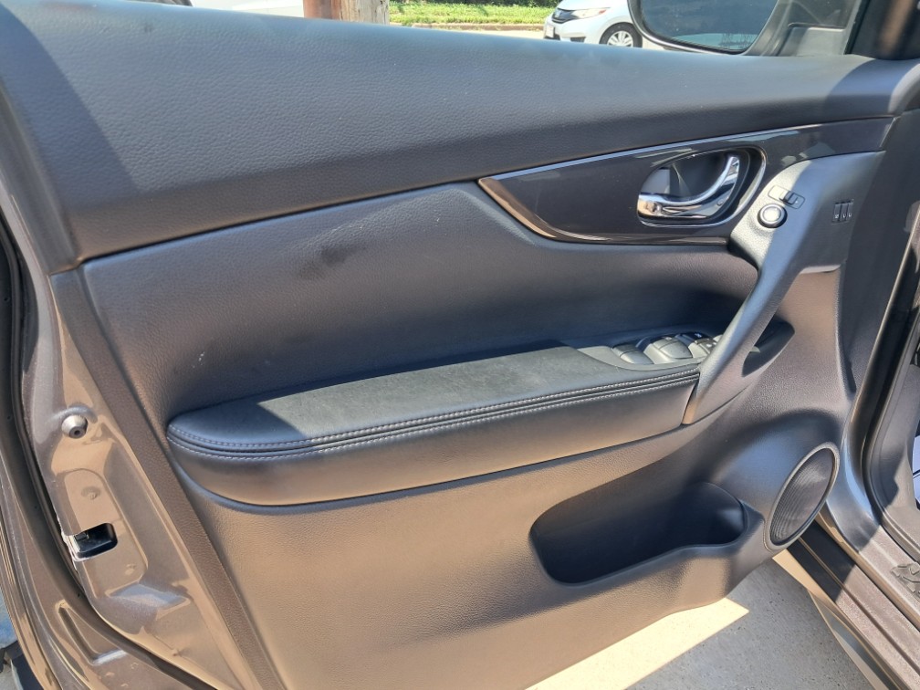 Additional photo of vehicle.