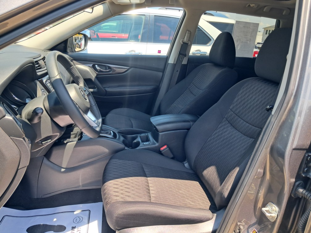 Additional photo of vehicle.