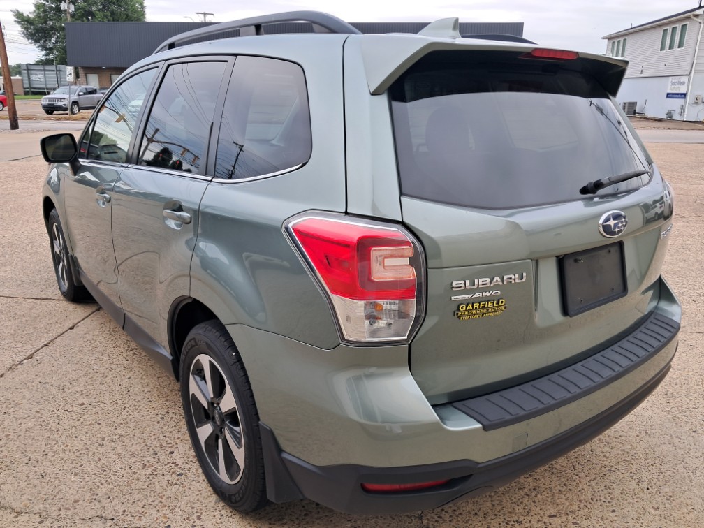 Additional photo of vehicle.