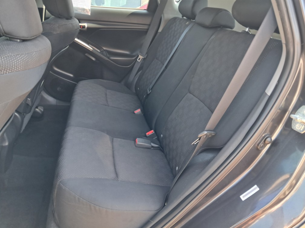 Additional photo of vehicle.