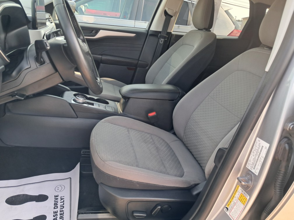 Additional photo of vehicle.