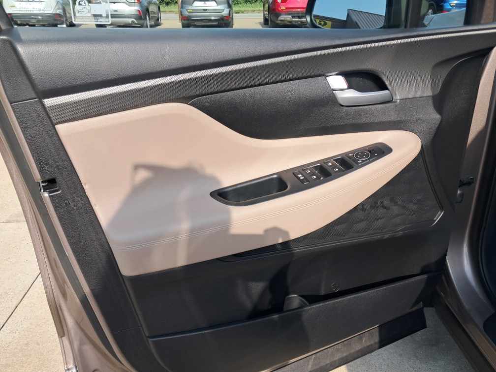 Additional photo of vehicle.