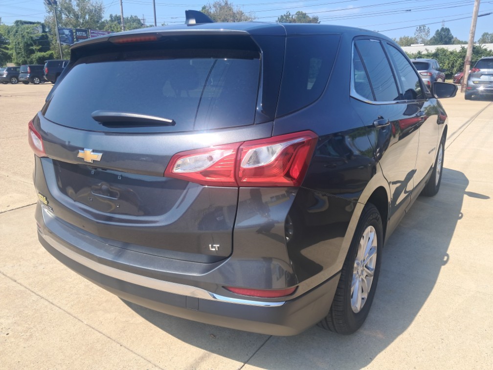Additional photo of vehicle.